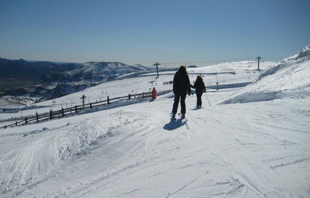 Casi 5.000 usuarios disfrutaron de las estaciones de esquí asturianas este fin de semana