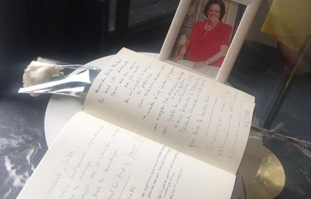 El PP abre un libro de condolencias por la muerte de Rita Barberá en su sede nacional de Madrid