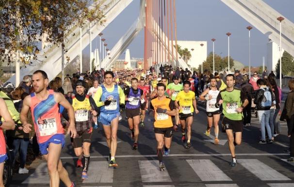 Más de 8.000 corredores participan en el "multitudinario" EDP Medio Maratón Sevilla 2017