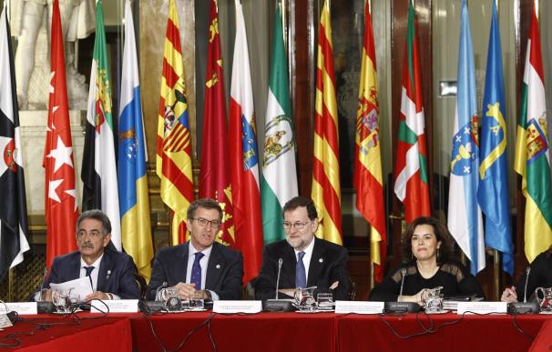 Rajoy avisa a CCAA que la recaudación está 20.000 millones por debajo de 2007 y siguen los desequilibrios