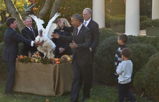 Obama pide a los estadounidense que piensen en la unidad del país en su último mensaje de Thanksgiving