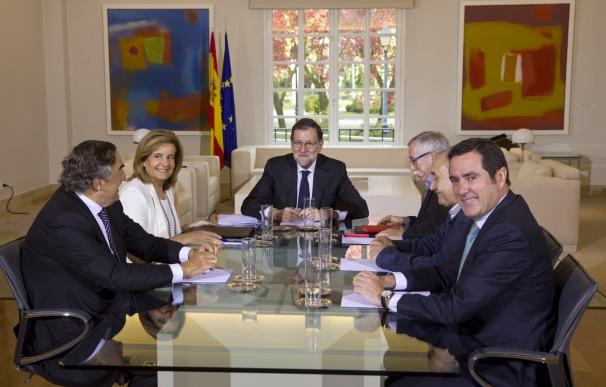 (Ampl. 2) Rajoy limita el diálogo social: "no liquidará" sus reformas y no incumplirá el déficit