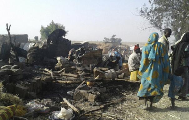 Nigeria bombardea por error un campo de refugiados y mata a decenas de civiles y personal sanitario