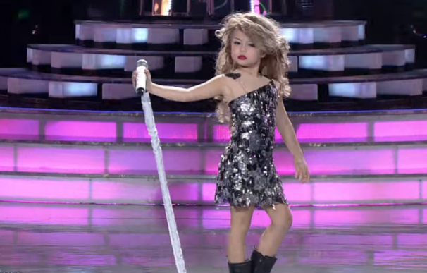 Una niña de siete años se convierte en la Taylor Swift filipina