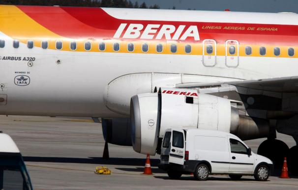 Iberia facilita la tarjeta de embarque por el móvil en los vuelos en Barajas
