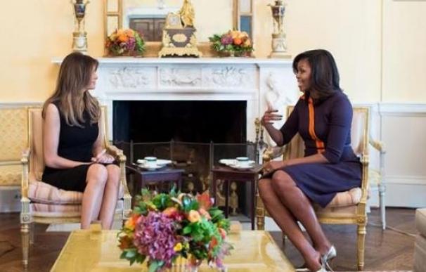 Primera foto de Melania Trump y Michelle Obama en la Casa Blanca