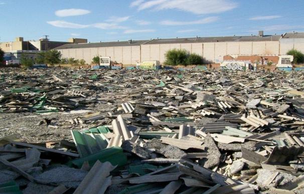 CCOO denuncia focos incontrolados de escombros con amianto en el polígono Los Ángeles de Getafe