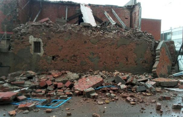 La lluvia provoca la caída de una casa derrumbada y el rescate de 11 personas en Nules