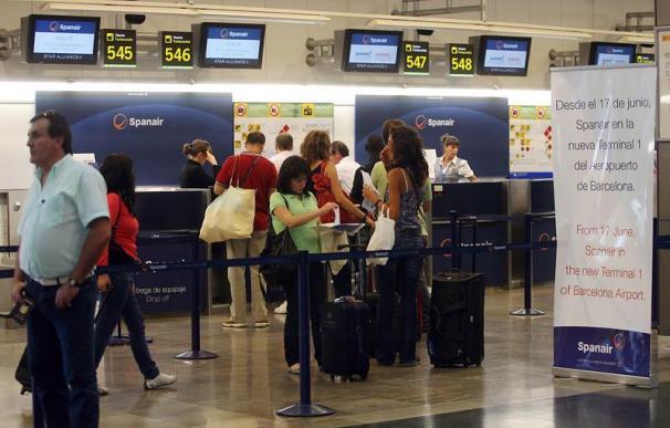 Los viajeros de avión bajan un 1,4% en agosto y los del AVE un 4,2%