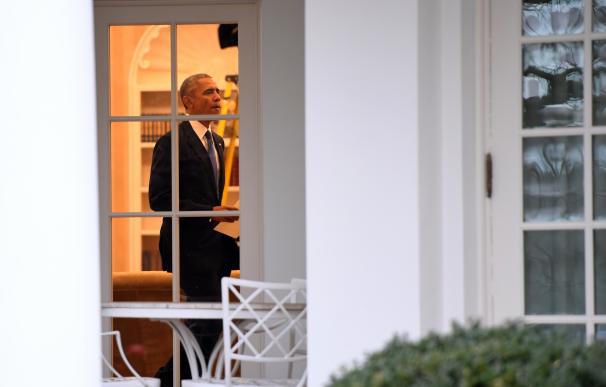 Obama, dentro del despacho oval por última vez como presidente de EEUU