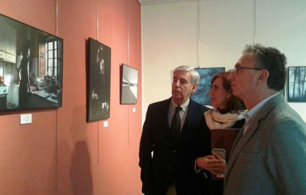 La exposición 'FotoExtremadura. Sombras y Contraluz` puede visitarse en la Casa de Cultura de Don Benito