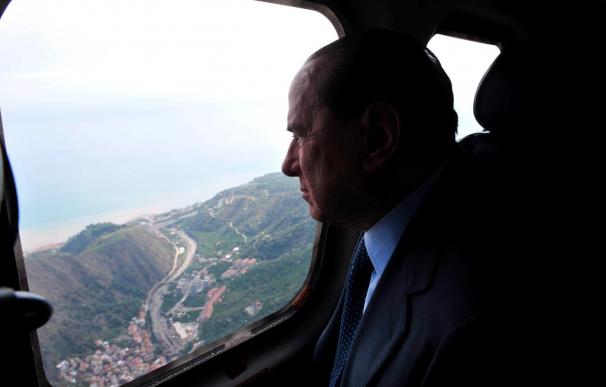 El Tribunal Constitucional estudia la inmunidad de Berlusconi en su momento más difícil