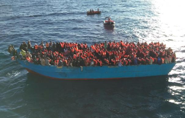 MSF y la MOAS rescatan a casi 800 personas en las últimas horas en aguas del Mediterráneo