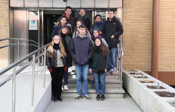 El centro de control de Endesa recibe la visita de 20 alumnos de la Academia Ciencias de Sevilla