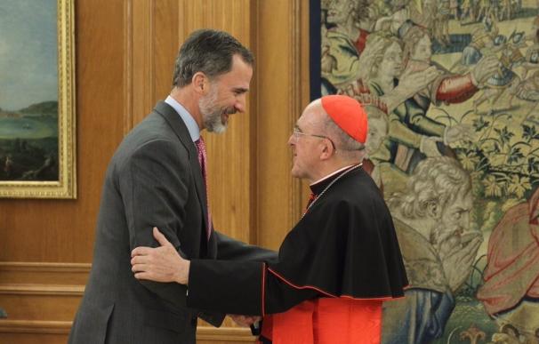El Rey Felipe VI y el cardenal Carlos Osoro se reúnen durante una hora en la Zarzuela