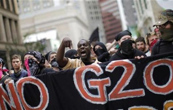 Manifestantes marchan contra el G-20 en Pittsburgh