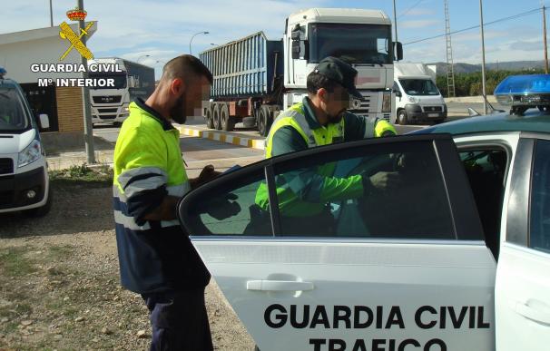 La Guardia Civil detiene a un camionero en Santomera que superaba cinco veces la tasa de alcoholemia