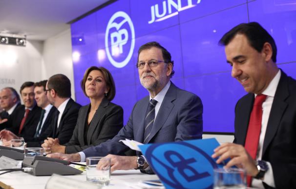 Rajoy evita aclarar si Cospedal seguirá como 'número dos' del PP y dice que queda "mucho tiempo" para el congreso