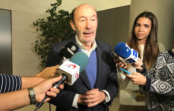 Rubalcaba defiende mantener la relación PSC-PSOE: "No creo que haya que revisarla"