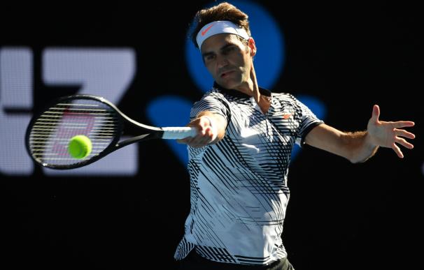 Federer avanza a tercera ronda en Australia tras vencer al prometedor Rubin
