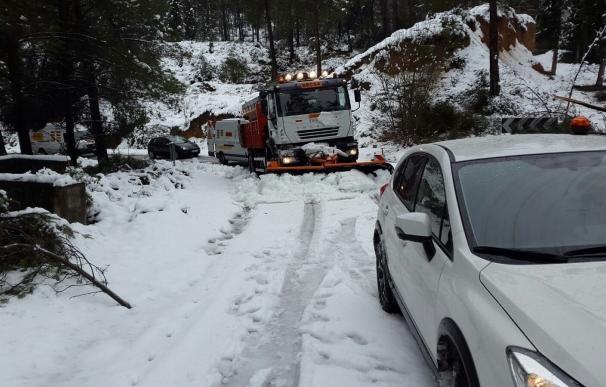 112CV pide a la población que acude a ver la nieve que no obstaculice el paso de vehículos de emergencias