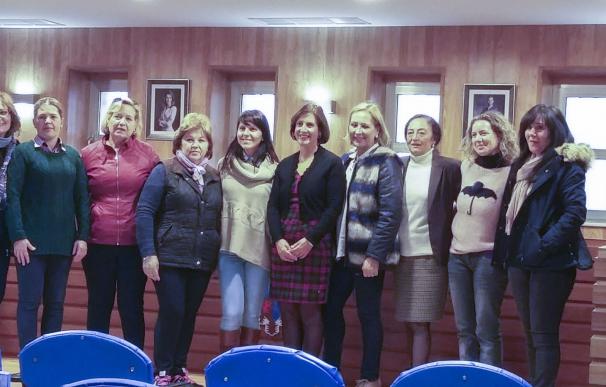 Quince mujeres del municipio de Purchena participan en el Taller de Pintura 'Carmen de Burgos'