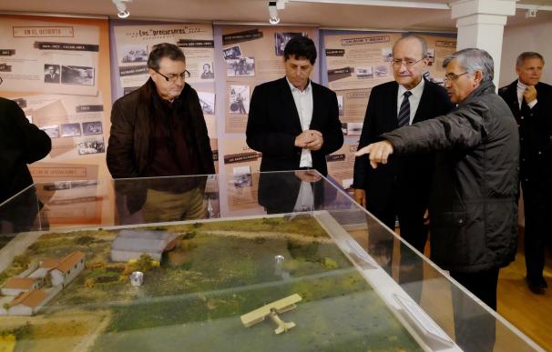 Una exposición permanente recuerda en el Museo Aeronáutico la memoria aeropostal de Málaga