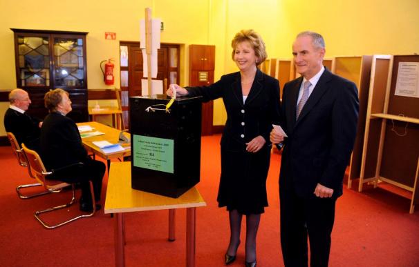 Abren los centros electorales en Irlanda para votar el Tratado de Lisboa