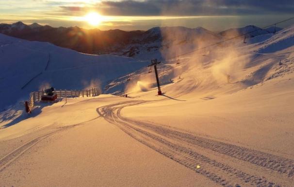 Más de 6.100 esquiadores disfrutaron el primer fin de semana de esquí en Pajares y Fuentes de Invierno