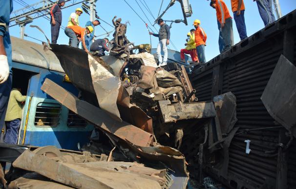 Un accidente ferroviario en la India deja 39 muertos y 54 heridos