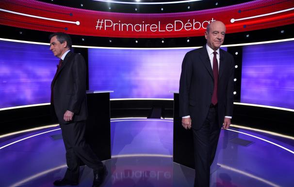 Los candidatos François Fillon (izq.) y Alain Juppé (der.)
