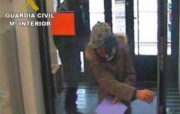 Detienen a una pareja por intentar robar en un banco de Castro Urdiales
