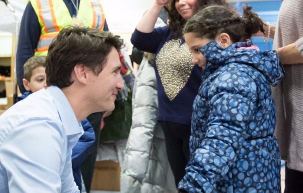 "Bienvenidos", el cariñoso mensaje del primer ministro de Canadá a los refugiados