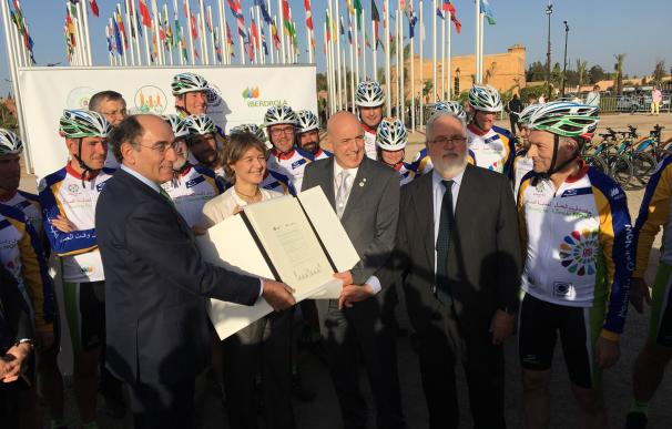 La marcha ciclista Moving for Climate NOW entrega su Manifiesto en la COP22 de Marrakech