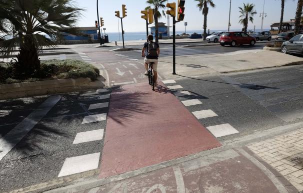 El Ayuntamiento de Málaga contrata las obras de un nuevo carril bici que discurre por dos barriadas