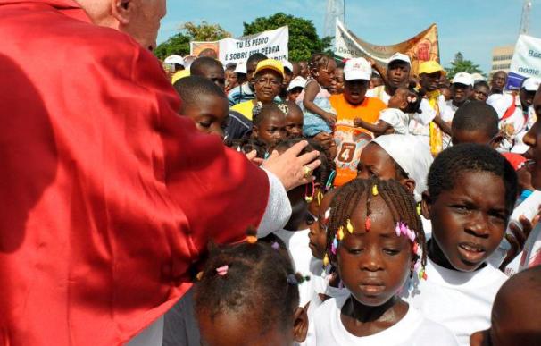 Obispos africanos reiteran su "no" al preservativo en la lucha contra el sida