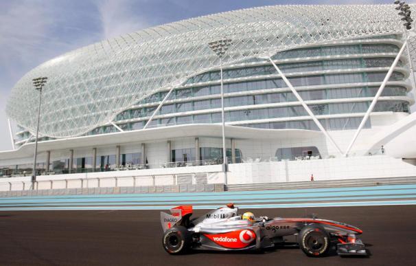 Los McLaren marcan el ritmo en los entrenamientos de Abu Dabi