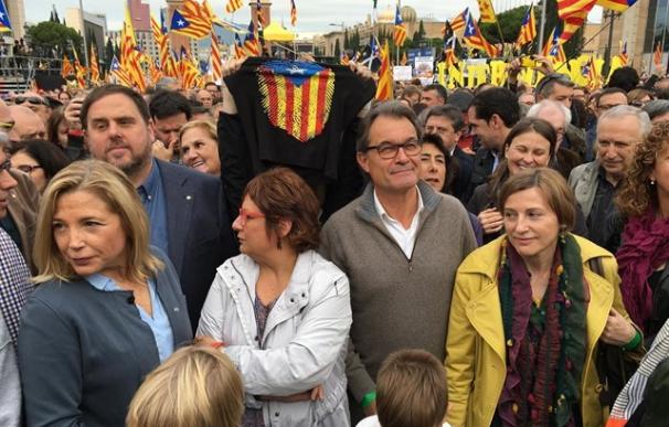 Miles de independentistas catalanes se manifiestan en contra de la justicia española