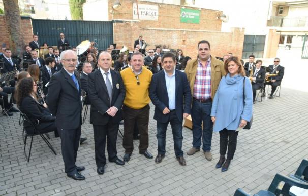Reyes visita la escuela municipal de música de Martos y asiste a uno de los 'Conciertos de otoño'