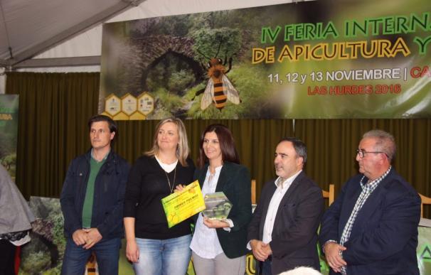 Blanca Martín califica de "ejemplo de éxito colectivo" la Feria de Apicultura y Turismo de Las Hurdes