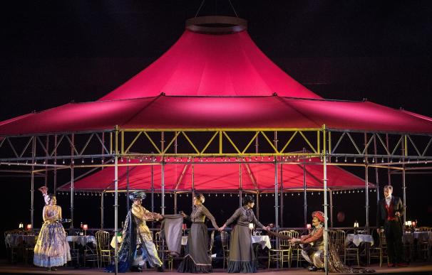 La Ópera de Oviedo estrena este domingo 'Cosí fan tutte' con una producción inspirada en un cabaret parisino