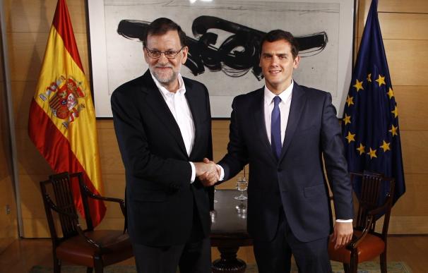 Rajoy y Rivera comienzan su reunión en un ambiente distendido