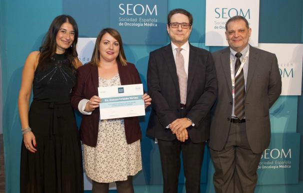 Fundación SEOM y Roche conceden dos ayudas para formar científicos españoles en centros de referencia en el extranjero