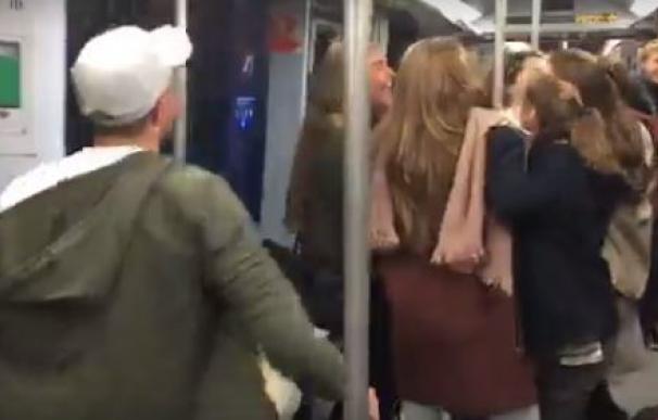 El vídeo viral en un vagón del Metro de Madrid al ritmo de Shakira y 'La bicicleta'