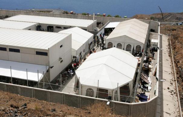 El Gobierno afirma que ha mejorado los centros de internamiento de extranjeros de Canarias