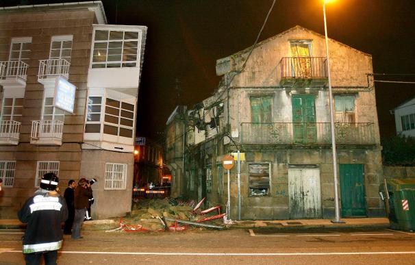 Una persona resulta herida al derrumbarse la fachada de una casa en Vigo