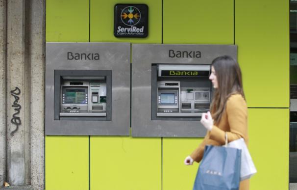 Bankia seguirá ofreciendo el servicio de recarga en cajeros del abono transporte de Madrid