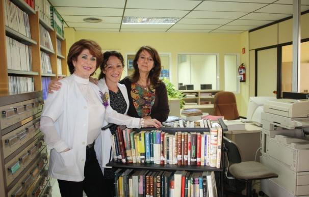 La biblioteca del paciente del Hospital Virgen de la Victoria, premiada por fomentar la lectura en su ámbito