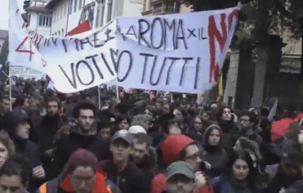 Violentos enfrentamientos en una protesta contra Renzi en Italia