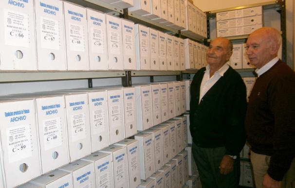 La Diputación de Palencia entrega al municipio de Riberos de la Cueza la documentación de su archivo municipal